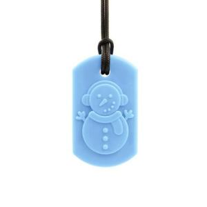 De ark therapeutic bijtketting frost bite is voorzien van een sneeuwman op de voorzijde. In leuke tinten en diverse hardheidniveaus verkrijgbaar