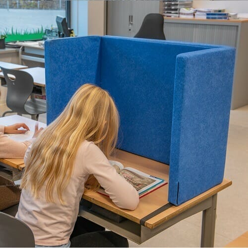 Het concentratiescherm vermindert afleidingsprikkels zoals beweging en geluid en is een perfect hulpmiddel voor degene die moeite hebben om zich te concentreren.