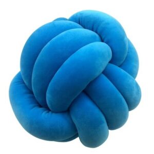 Druk de Cuddle Ball (knuffelbal) strak tegen je lichaam aan. De diepe druk zorgt voor een verlichting van de zintuigen. Dit biedt een kalmerende werking aan prikkelgevoelige kinderen. De bal voelt ook nog eens zacht, net als een grote teddybeer