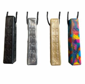 chewigem kauwketting infinity is een mooie bijtketting die tot achter in de mond reikt en tegemoet komt aan de behoefte om te kauwen en prikkels te verwerken.