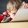 adhd hulpmiddelen voor je kind. Kinderen met adhd hebben moeite met alertheid reguleren. Sensorische hulpmiddelen zoals fidgets, verzwaring, wiebelkussens kunnen helpend zijn.