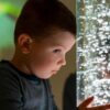 autisme hulpmiddelen vind je bij educadora. Kinderen met autisme hebben moeite met prikkels verwerken, verzwaring, kauwkettingen en snoezelmateriaal helpen je kind hierbij.