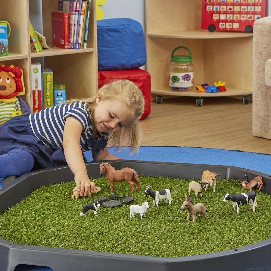 tuff tray speltips, denk aan bijvoorbeeld een boerderij thema.