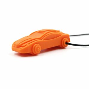 raceauto bijtketting is een stoere kauwketting die tot achter in de mond reikt. Een fijne manier om prikkels te verwerken.