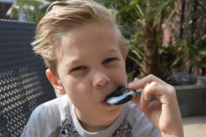 Helaas zijn er nog veel misvattingen over bijtkettingen. Lees de 5 meest voorkomende fabels over kauwbehoefte en gebruik van kauwkettingen.