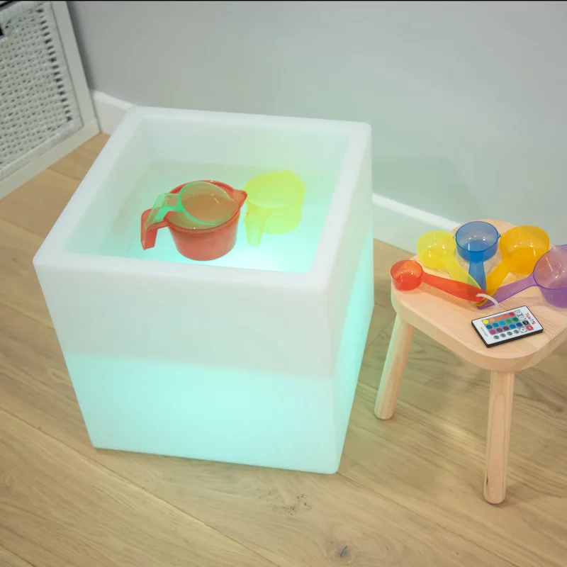 sensorische speelkubus of sensory mood play cube is geschikt als speeltafel voor water en messy play