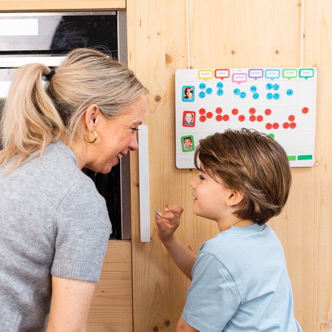 Maak de week visueel voor je kinderen met de weekpeek van gezinnig