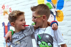 Een kauwketting kan een waardevol hulpmiddel zijn voor kinderen die moeite hebben met zelfregulatie of overmatig kauwen op ongepaste voorwerpen.