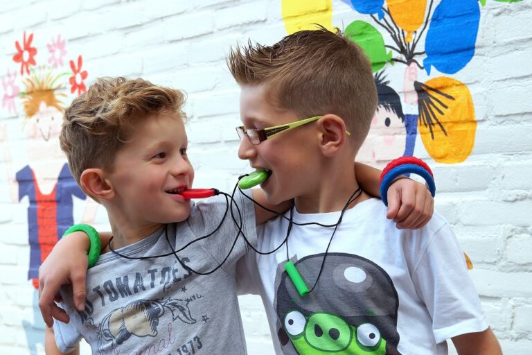 Een kauwketting kan een waardevol hulpmiddel zijn voor kinderen die moeite hebben met zelfregulatie of overmatig kauwen op ongepaste voorwerpen.