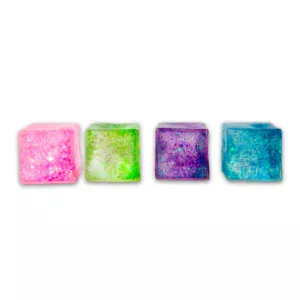 Scrunchems Glitter Cube, een zachte squishy kubus met glitter en gelvulling, perfect voor ontspanning, stressvermindering en sensorisch spel.