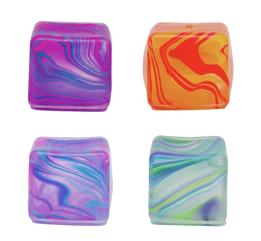 Squishy Cube kopen? Dé kneedbare stressbal die helpt ontspannen, concentreren en stress verlagen. Perfect voor jong en oud.