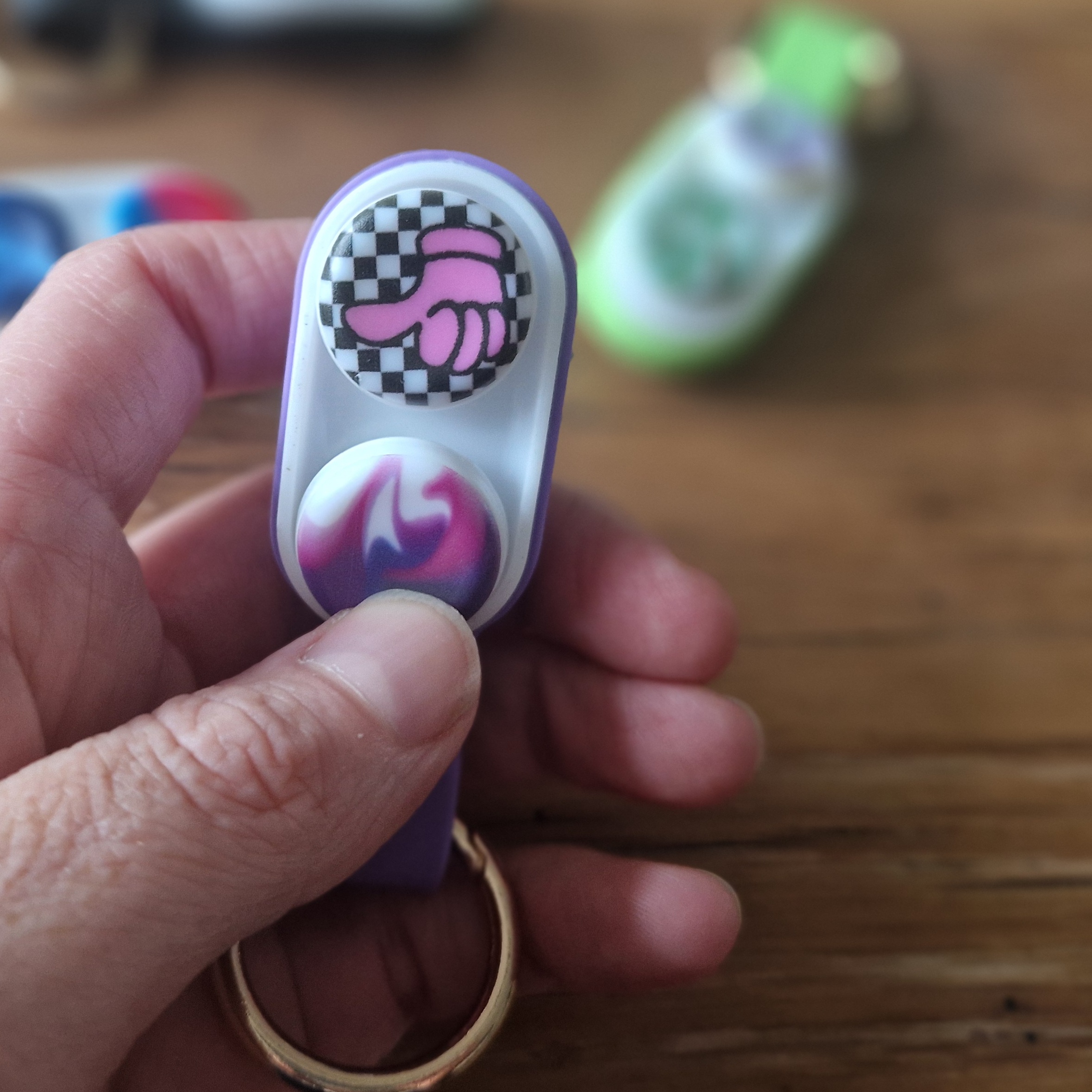 Magnetische fidget PopPuck met magnetic leash voor overal plezier