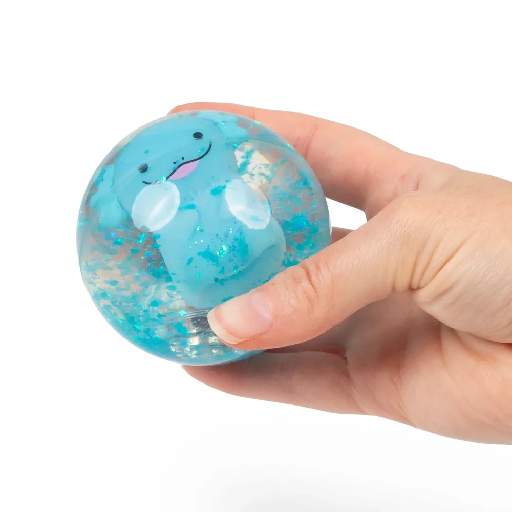 stuiter de bal en zie hoe deze oplicht en knippert bij impact. Verkrijgbaar in vier vrolijke kleuren en ideaal voor sensorisch spel,