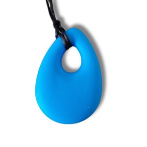 Ontdek de ZenChew Drip bijtketting van Educadora. Een discrete, druppelvormige siliconen bijtketting voor tieners en volwassenen met een gemiddelde tot stevige kauwbehoefte.